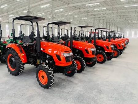 120HP 160HP 220HP 45HP 80HP Tillage Tractor Fuel-Efficient Combustion Advanced Snow Blower Tractor Precision Planter Interface Terrain-Gripping