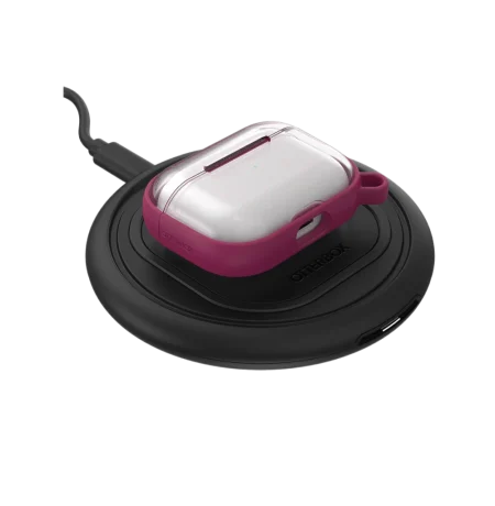 Magnetic charging cable connects quickly and easily